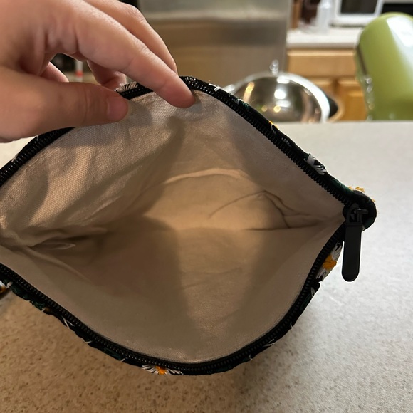 Set of 2 Flower/Floral Gift Bags, can separate upon request - Picture 3 of 7